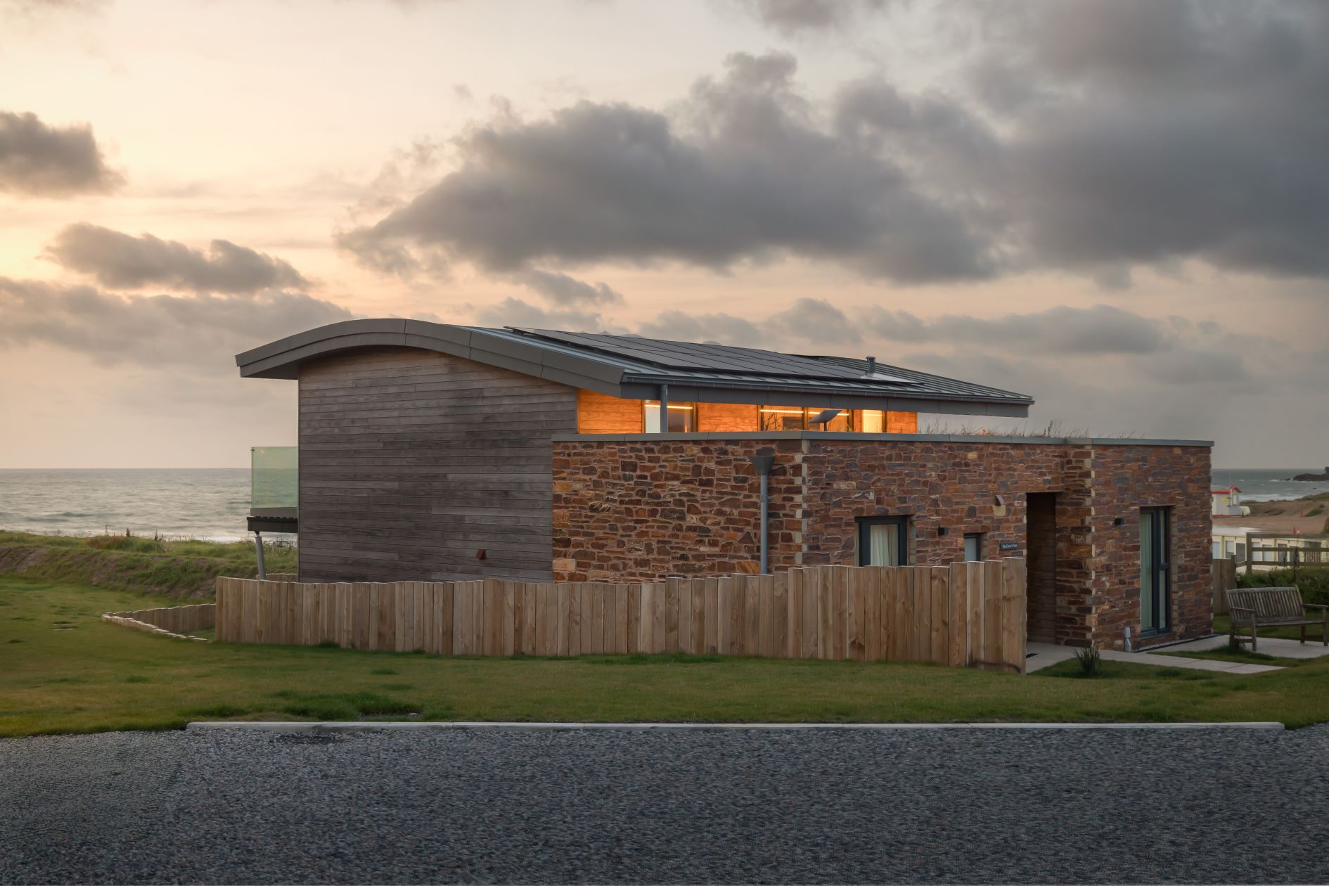Beachfront holiday cottages Cornwall THE LOOKOUT - Bazeley Architecture